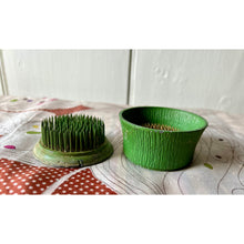 Load image into Gallery viewer, vintage Vogue green needle flower frog cup with lid