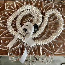 Load image into Gallery viewer, White shell Hawaiian necklace wedding lei