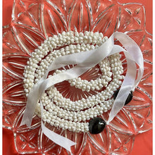 Load image into Gallery viewer, White shell Hawaiian necklace wedding lei
