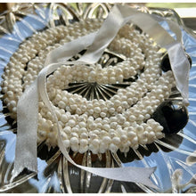 Load image into Gallery viewer, White shell Hawaiian necklace wedding lei