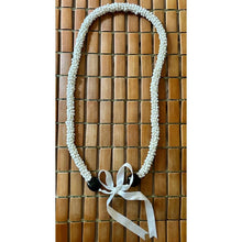 Load image into Gallery viewer, White shell Hawaiian necklace wedding lei