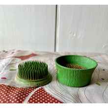 Load image into Gallery viewer, vintage Vogue green needle flower frog cup with lid