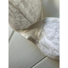 Load image into Gallery viewer, Vintage 60s bra size 38C mrs maisel bullet new old stock white lace