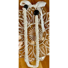 Load image into Gallery viewer, White shell Hawaiian necklace wedding lei