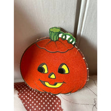Load image into Gallery viewer, Vintage Halloween die cut pumpkin jacko lantern set of 2 imperfect