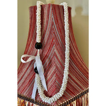 Load image into Gallery viewer, White shell Hawaiian necklace wedding lei