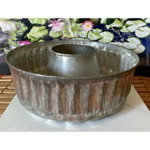Load image into Gallery viewer, Large vintage antique metal pudding bundt cake mold 11"