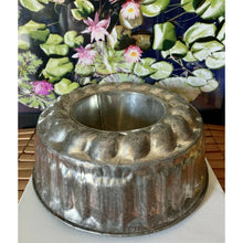 Load image into Gallery viewer, Large vintage antique metal pudding bundt cake mold 11"
