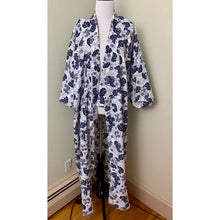 Load image into Gallery viewer, Vintage Kimono printed blue white floral cotton authentic traditional