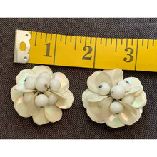 Load image into Gallery viewer, Vintage mid century white flower clip-on vinyl beaded earrings