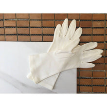 Load image into Gallery viewer, Vintage 1960s Nylon Gloves Ivory Wrist Length Sm/Med Stretch
