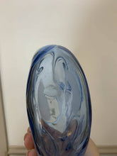 Load image into Gallery viewer, Vintage art glass blue Vase 7" unsigned Richard Harkness New Hampshire studio
