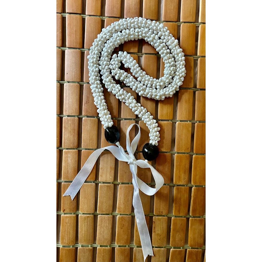 White shell Hawaiian necklace wedding lei