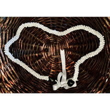Load image into Gallery viewer, White shell Hawaiian necklace wedding lei
