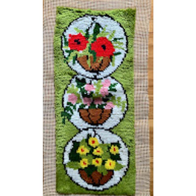 Vintage handmade latch hook rug wall hanging finished 1970s 35