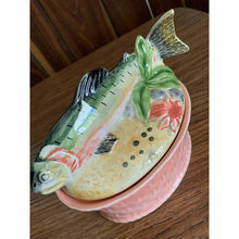 Load image into Gallery viewer, Vintage salmon tureen pink green 5.5&quot;
