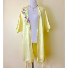 Load image into Gallery viewer, Vintage Robe Size Large Yellow Embroidered Floral Pockets Short Sleeve
