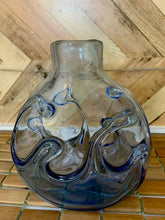 Load image into Gallery viewer, Vintage art glass blue Vase 7&quot; unsigned Richard Harkness New Hampshire studio
