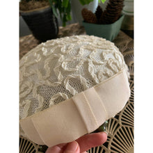 Load image into Gallery viewer, Vintage 1940s/50s pillbox wedding hat cream colored
